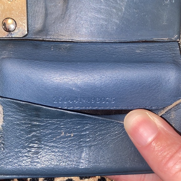 Gucci Key Holder - Picture 8 of 10